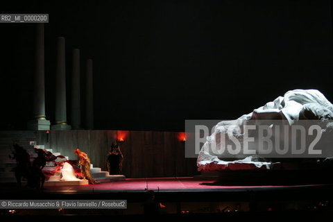 Roma, Teatro dellOpera 14 01 2007.Prova Generale di Salome musikdrama in un atto.dal libretto di Hedwig Lachmann, musica di Richard Strauss, maestro concertatore e direttore Gunter Neuhold, regia di Giorgio Albertazzi, scene di Lorenzo Fonda e costumi di Elena Mannini..nella foto: Francesca Patane (Salome).  ©Riccardo Musacchio & Flavio Ianniello/Rosebud2