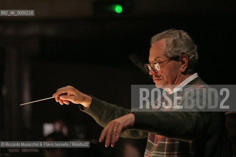 Roma, Teatro dell Opera 20 11 2005.La Sonnambula. Musica di Vincenzo Bellini.Regia Pier Francesco Maestrini.Direttore d orchestra Bruno Campanella.Scene e costumi Alfredo Troisi.Nella foto: Bruno Campanella.Ph Riccardo Musacchio  ©Riccardo Musacchio & Flavio Ianniello/Rosebud2