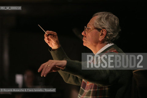 Roma, Teatro dell Opera 20 11 2005.La Sonnambula. Musica di Vincenzo Bellini.Regia Pier Francesco Maestrini.Direttore d orchestra Bruno Campanella.Scene e costumi Alfredo Troisi.Nella foto: Bruno Campanella.Ph Riccardo Musacchio  ©Riccardo Musacchio & Flavio Ianniello/Rosebud2