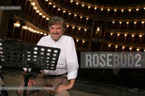 Roma, Teatro dell Opera 13 09 2005 prove di scena de LE NOZZE DI FIGARO  di Wolfgang Amadeus Mozart.ORCHESTRA E CORO DEL TEATRO DELLOPERA.Maestro concertatore e Direttore: Gianluigi Gelmetti.Regia di Gigi Proietti.Scene e costumi di Quirino Conti.Nella foto: Gigi Proietti.Ph Riccardo Musacchio..Italy Rome  Opera Theatre 13 09 2005.NOZZE DI FIGARO  Wolfgang Amadeus Mozart.Director Gigi Proietti.Conductor Gianluigi Gelmetti.In the picture: Gigi Proietti.Ph Riccardo Musacchio  ©Riccardo Musacchio & Flavio Ianniello/Rosebud2