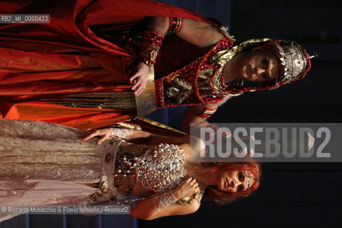 Roma, Teatro dellOpera 14 01 2007.Prova Generale di Salome musikdrama in un atto.dal libretto di Hedwig Lachmann, musica di Richard Strauss, maestro concertatore e direttore Gunter Neuhold, regia di Giorgio Albertazzi, scene di Lorenzo Fonda e costumi di Elena Mannini..nella foto: Francesca Patane (Salome) e Mario Zeffiri (Narraboth).  ©Riccardo Musacchio & Flavio Ianniello/Rosebud2