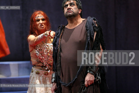 Roma,Opera Theatre 12 01 2007.Salome, from a booklet of Hedwig Lachmann, music by Richard Strauss, conductor Gunter Neuhold, director Giorgio Albertazzi, scene Lorenzo Fonda, costums Elena Mannini, Opera Theatre Orchestra..in the picture: Francesca Patane (Salome) and Annoshah Golesorkhi (Jochanaan).  ©Riccardo Musacchio & Flavio Ianniello/Rosebud2