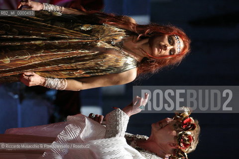 Roma, Teatro dellOpera 14 01 2007.Prova Generale di Salome musikdrama in un atto.dal libretto di Hedwig Lachmann, musica di Richard Strauss, maestro concertatore e direttore Gunter Neuhold, regia di Giorgio Albertazzi, scene di Lorenzo Fonda e costumi di Elena Mannini..nella foto: Reiner Goldberg (Erode) e Francesca Patane (Salome).  ©Riccardo Musacchio & Flavio Ianniello/Rosebud2