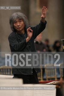 Roma, Basilica di San Paolo fuori le Mura 26 11 2005.IV Festival Internazionale di Musica e Arte Sacra.Wiener Philharmoniker.Wiener Singverein.Direttore Seiji Ozawa in prova.Ph Riccardo Musacchio & Flavio Ianniello  ©Riccardo Musacchio & Flavio Ianniello/Rosebud2