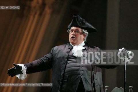 Roma, Teatro dell Opera 18 09 2005  LE NOZZE DI FIGARO  di Wolfgang Amadeus Mozart.ORCHESTRA E CORO DEL TEATRO DELLOPERA.Maestro concertatore e Direttore: Gianluigi Gelmetti.Regia di Gigi Proietti.Scene e costumi di Quirino Conti.Nella foto: Bruno Pratico  (Don Bartolo).Ph Riccardo Musacchio  ©Riccardo Musacchio & Flavio Ianniello/Rosebud2