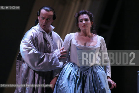 Roma, Teatro dell Opera 18 09 2005  LE NOZZE DI FIGARO  di Wolfgang Amadeus Mozart.ORCHESTRA E CORO DEL TEATRO DELLOPERA.Maestro concertatore e Direttore: Gianluigi Gelmetti.Regia di Gigi Proietti.Scene e costumi di Quirino Conti.Nella foto: Laura Cherici (Susanna) e Polo Coni (Conte D Almaviva) II cast.Ph Riccardo Musacchio  ©Riccardo Musacchio & Flavio Ianniello/Rosebud2