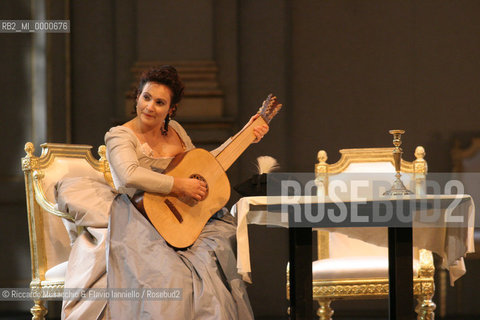 Roma, Teatro dell Opera 18 09 2005  LE NOZZE DI FIGARO  di Wolfgang Amadeus Mozart.ORCHESTRA E CORO DEL TEATRO DELLOPERA.Maestro concertatore e Direttore: Gianluigi Gelmetti.Regia di Gigi Proietti.Scene e costumi di Quirino Conti.Nella foto: Laura Cherici (Susanna).Ph Riccardo Musacchio  ©Riccardo Musacchio & Flavio Ianniello/Rosebud2