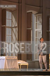 Roma, Teatro dell Opera 18 09 2005  LE NOZZE DI FIGARO  di Wolfgang Amadeus Mozart.ORCHESTRA E CORO DEL TEATRO DELLOPERA.Maestro concertatore e Direttore: Gianluigi Gelmetti.Regia di Gigi Proietti.Scene e costumi di Quirino Conti.Nella foto: Alex Esposito (Figaro).Ph Riccardo Musacchio  ©Riccardo Musacchio & Flavio Ianniello/Rosebud2