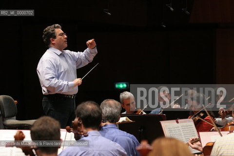 Italy Rome, Auditorium 09 04  2005. Santa Cecilia National Orchestra .conductor Carlo Rizzi during the reharsals.Ph Riccardo Musacchio  ©Riccardo Musacchio & Flavio Ianniello/Rosebud2