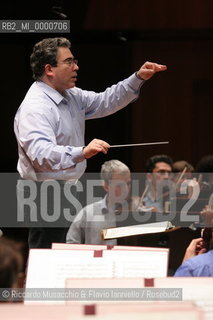 Italy Rome, Auditorium 09 04  2005. Santa Cecilia National Orchestra .conductor Carlo Rizzi during the reharsals.Ph Riccardo Musacchio  ©Riccardo Musacchio & Flavio Ianniello/Rosebud2