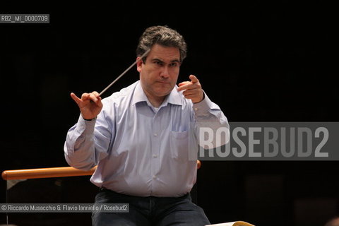 Italy Rome, Auditorium 09 04  2005. Santa Cecilia National Orchestra .conductor Carlo Rizzi during the reharsals.Ph Riccardo Musacchio  ©Riccardo Musacchio & Flavio Ianniello/Rosebud2