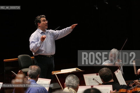 Italy Rome, Auditorium 09 04  2005. Santa Cecilia National Orchestra .conductor Carlo Rizzi during the reharsals.Ph Riccardo Musacchio  ©Riccardo Musacchio & Flavio Ianniello/Rosebud2