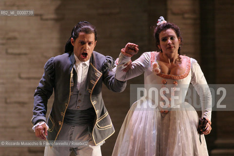 Roma, Teatro dell Opera 18 09 2005  LE NOZZE DI FIGARO  di Wolfgang Amadeus Mozart.ORCHESTRA E CORO DEL TEATRO DELLOPERA.Maestro concertatore e Direttore: Gianluigi Gelmetti.Regia di Gigi Proietti.Scene e costumi di Quirino Conti.Nella foto: Laura Cherici (Susanna) e Alex Esposito (Figaro).Ph Riccardo Musacchio  ©Riccardo Musacchio & Flavio Ianniello/Rosebud2