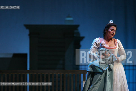 Roma, Teatro dell Opera 18 09 2005  LE NOZZE DI FIGARO  di Wolfgang Amadeus Mozart.ORCHESTRA E CORO DEL TEATRO DELLOPERA.Maestro concertatore e Direttore: Gianluigi Gelmetti.Regia di Gigi Proietti.Scene e costumi di Quirino Conti.Nella foto: Laura Cherici (Susanna).Ph Riccardo Musacchio  ©Riccardo Musacchio & Flavio Ianniello/Rosebud2