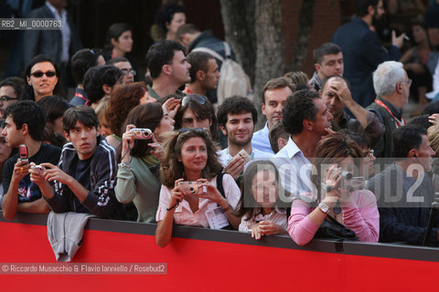 Rome, Auditorium Oct 13 2006.Romefilmfest 2006.In the picture: fans waiting the stars.  ©Riccardo Musacchio & Flavio Ianniello/Rosebud2