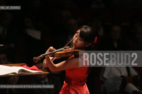 Roma, Auditorium Parco della Musica 15 /02 / 2005 Orchestra dellAccademiaa Nazionale di Santa Cecilia diretta da Mstislav Rostropovic.Ph Riccardo Musacchio..Italy Rome Auditorium Parco della Musica 15 / 02 / 2005.The Santa Cecilias National Accadeny Orchestra, conductor Mstislav Rostropovic, string solo Mayu Kishima.Ph Riccardo Musacchio  ©Riccardo Musacchio & Flavio Ianniello/Rosebud2