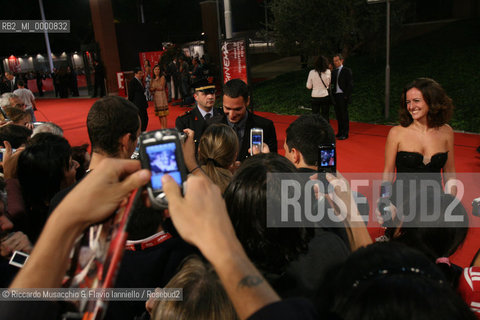 Rome, Auditorium Oct 13 2006.Romefilmfest 2006.In the picture: the fans take picture of Raoul Bova with mobile phone.  ©Riccardo Musacchio & Flavio Ianniello/Rosebud2