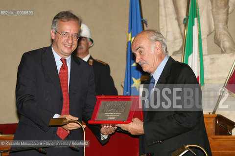 Rome, Campidoglio Oct 14 2006.Romefilmfest 2006.In the picture: Sean Connery receive a riconosciment from  Walter Veltroni Major of Rome.  ©Riccardo Musacchio & Flavio Ianniello/Rosebud2