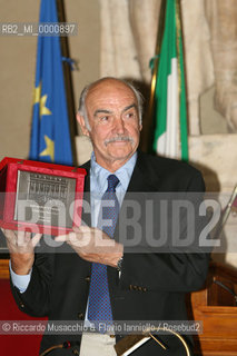 Rome, Campidoglio Oct 14 2006.Romefilmfest 2006.In the picture: Sean Connery receive a riconosciment from  Walter Veltroni Major of Rome.  ©Riccardo Musacchio & Flavio Ianniello/Rosebud2