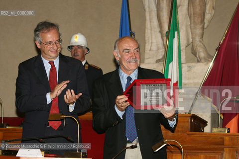 Rome, Campidoglio Oct 14 2006.Romefilmfest 2006.In the picture: Sean Connery receive a riconosciment from  Walter Veltroni Major of Rome.  ©Riccardo Musacchio & Flavio Ianniello/Rosebud2