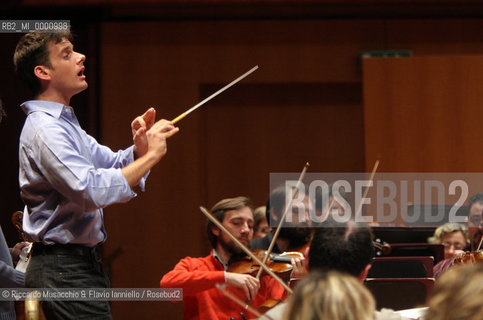 Roma, Auditorium Parco della Musica 26 01 2007.Orchestra dellAccademia Nazionale di Santa Cecilia  .Philippe Jordan direttore.Leonidas Kavakos violino (in prova).  ©Riccardo Musacchio & Flavio Ianniello/Rosebud2