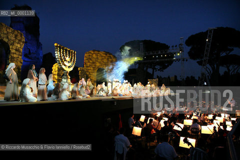 Terme di Caracalla, 16 07 2007.Nabucco.Dramma lirico in quattro atti.Libretto di Temistocle Solera .Musica di Giuseppe Verdi .Orchestra e Coro del Teatro dellOpera di Roma.Maestro concertatore e Direttore: Antonio Pirolli.Maestro del Coro: Andrea Giorgi.Regia e Scene: Jacobo Kaufmann.Costumi: Anna Biagiotti.  ©Riccardo Musacchio & Flavio Ianniello/Rosebud2