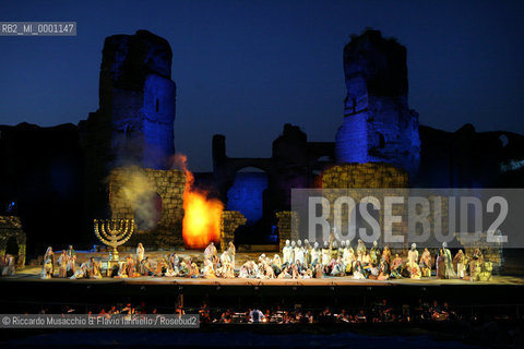 Terme di Caracalla, 16 07 2007.Nabucco.Dramma lirico in quattro atti.Libretto di Temistocle Solera .Musica di Giuseppe Verdi .Orchestra e Coro del Teatro dellOpera di Roma.Maestro concertatore e Direttore: Antonio Pirolli.Maestro del Coro: Andrea Giorgi.Regia e Scene: Jacobo Kaufmann.Costumi: Anna Biagiotti.  ©Riccardo Musacchio & Flavio Ianniello/Rosebud2