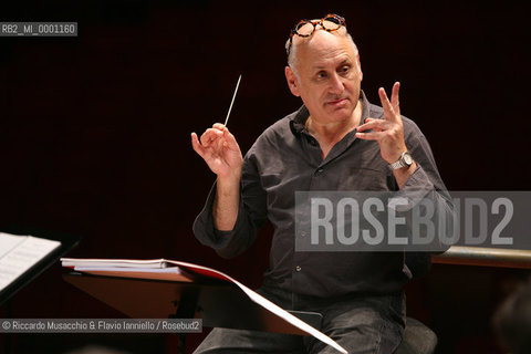 Roma, Auditorium Parco della Musica 01 10 2007.Orchestra dellAccademia di Santa Cecilia.Direttore Michael Nyman..Ph Riccardo Musacchio  ©Riccardo Musacchio & Flavio Ianniello/Rosebud2