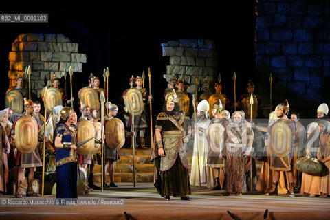 Terme di Caracalla, 16 07 2007.Nabucco.Dramma lirico in quattro atti.Libretto di Temistocle Solera .Musica di Giuseppe Verdi .Orchestra e Coro del Teatro dellOpera di Roma.Maestro concertatore e Direttore: Antonio Pirolli.Maestro del Coro: Andrea Giorgi.Regia e Scene: Jacobo Kaufmann.Costumi: Anna Biagiotti.  ©Riccardo Musacchio & Flavio Ianniello/Rosebud2