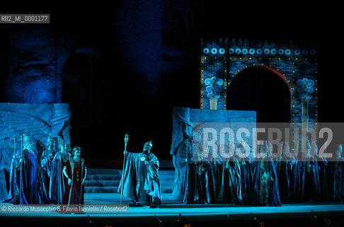 Terme di Caracalla, 16 07 2007.Nabucco.Dramma lirico in quattro atti.Libretto di Temistocle Solera .Musica di Giuseppe Verdi .Orchestra e Coro del Teatro dellOpera di Roma.Maestro concertatore e Direttore: Antonio Pirolli.Maestro del Coro: Andrea Giorgi.Regia e Scene: Jacobo Kaufmann.Costumi: Anna Biagiotti.  ©Riccardo Musacchio & Flavio Ianniello/Rosebud2