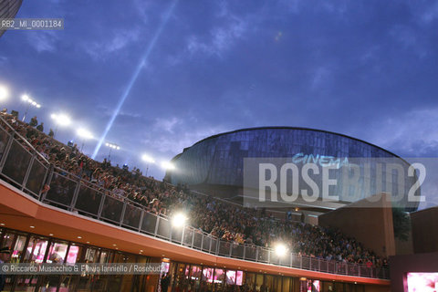 Rome, Auditorium Oct 15 2006.Romefilmfest 2006.In the picture: fans waiting the stars.  ©Riccardo Musacchio & Flavio Ianniello/Rosebud2