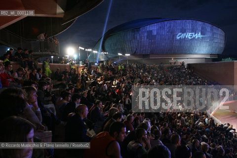 Rome, Auditorium Oct 15 2006.Romefilmfest 2006.In the picture: fans waiting the stars.  ©Riccardo Musacchio & Flavio Ianniello/Rosebud2