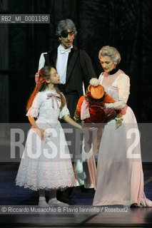 Roma, Teatro dell Opera 11 12 2005.Lo Schiaccianoci, balletto su musica di Petr Cajkovskij..Orchestra e Corpo di Ballo del Teatro dell Opera,.Coreografia Jean-Yves Lormeau.Regia Beppe Menegatti.Scene e costumi Luisa Spinatelli.Nella foto: Carla Fracci, Mauro Murri e Flavia Morgante.Ph Riccardo Musacchio & Flavio Ianniello  ©Riccardo Musacchio & Flavio Ianniello/Rosebud2