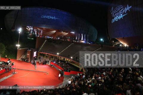 Rome, Auditorium Oct 15 2006.Romefilmfest 2006.In the picture: fans waiting the stars on the red carpet.  ©Riccardo Musacchio & Flavio Ianniello/Rosebud2