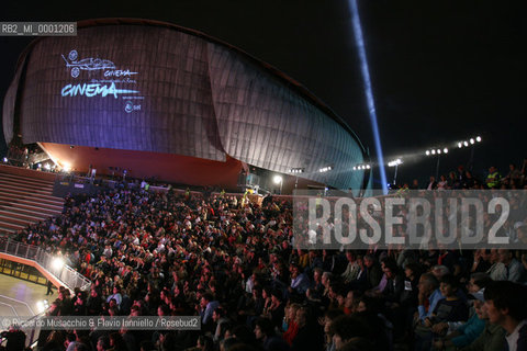 Rome, Auditorium Oct 15 2006.Romefilmfest 2006.In the picture: fans waiting the stars.  ©Riccardo Musacchio & Flavio Ianniello/Rosebud2