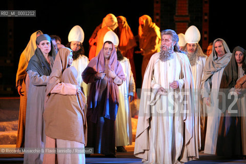 Terme di Caracalla, 16 07 2007.Nabucco.Dramma lirico in quattro atti.Libretto di Temistocle Solera .Musica di Giuseppe Verdi .Orchestra e Coro del Teatro dellOpera di Roma.Maestro concertatore e Direttore: Antonio Pirolli.Maestro del Coro: Andrea Giorgi.Regia e Scene: Jacobo Kaufmann.Costumi: Anna Biagiotti.nella foto: Samuel Ramey (Zaccaria).  ©Riccardo Musacchio & Flavio Ianniello/Rosebud2