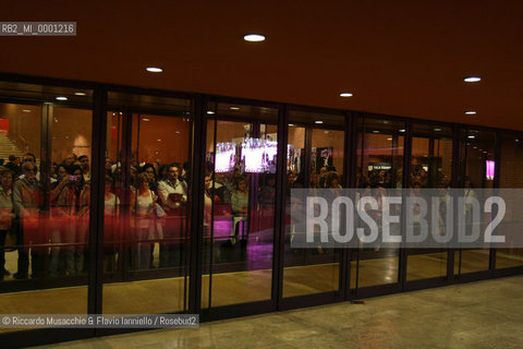 Rome, Auditorium Oct 15 2006.Romefilmfest 2006.In the picture: fans waiting the stars.  ©Riccardo Musacchio & Flavio Ianniello/Rosebud2