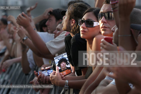 Napoli, Piazza del Plebiscito 17 / 07 / 2005.Cornetto Free Music Festival.nella foto: folla pubblico gente.Ph Riccardo Musacchio & Flavio Ianniello  ©Riccardo Musacchio & Flavio Ianniello/Rosebud2