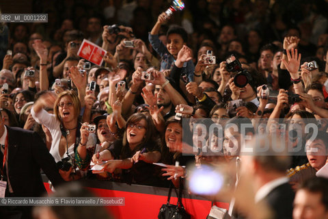 Rome, Auditorium Oct 15 2006.Romefilmfest 2006.In the picture: fans waiting the stars.  ©Riccardo Musacchio & Flavio Ianniello/Rosebud2