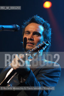 21 Mar 2006 Rome, Palalottomatica.the Italian Pop Singer Nek in concert.  ©Riccardo Musacchio & Flavio Ianniello/Rosebud2