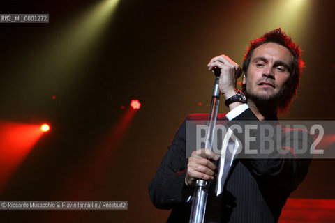 21 Mar 2006 Rome, Palalottomatica.the Italian Pop Singer Nek in concert.  ©Riccardo Musacchio & Flavio Ianniello/Rosebud2