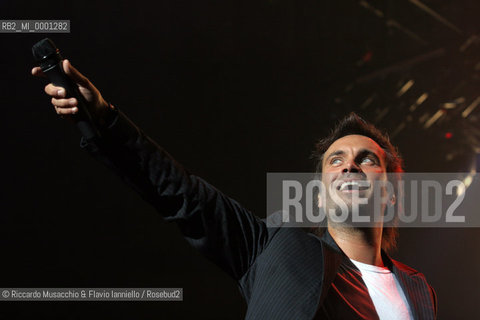 21 Mar 2006 Rome, Palalottomatica.the Italian Pop Singer Nek in concert.  ©Riccardo Musacchio & Flavio Ianniello/Rosebud2