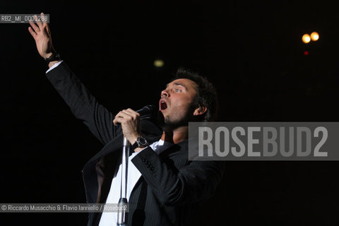 21 Mar 2006 Rome, Palalottomatica.the Italian Pop Singer Nek in concert.  ©Riccardo Musacchio & Flavio Ianniello/Rosebud2