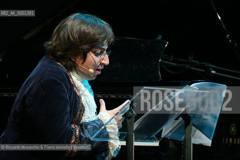 Rome, Auditorium Music Park May 26 05 2008.Interviste impossibili live.In the picture: Vinicio Capossela interviews Johann Sebastian Bach performed by Ramin Bahrami..  ©Riccardo Musacchio & Flavio Ianniello/Rosebud2