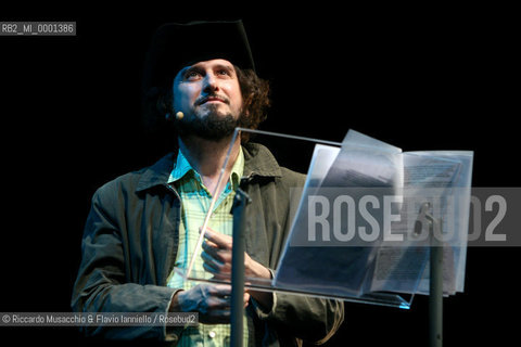 Rome, Auditorium Music Park May 26 05 2008.Interviste impossibili live.In the picture: Vinicio Capossela interviews Johann Sebastian Bach performed by Ramin Bahrami..  ©Riccardo Musacchio & Flavio Ianniello/Rosebud2