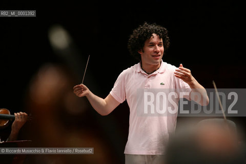 Rome Jul 18 2006 Auditorium Parco della Musica.The young venezuelan conductor Gustavo Dudamel during the reharsals with the Santa Cecilia Orchestra.  ©Riccardo Musacchio & Flavio Ianniello/Rosebud2