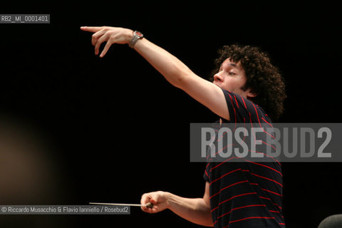 Rome Jul 19 2006 Auditorium Parco della Musica.The young venezuelan conductor Gustavo Dudamel during the reharsals with the Santa Cecilia Orchestra.  ©Riccardo Musacchio & Flavio Ianniello/Rosebud2