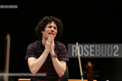 Rome Jul 19 2006 Auditorium Parco della Musica.The young venezuelan conductor Gustavo Dudamel during the reharsals with the Santa Cecilia Orchestra.  ©Riccardo Musacchio & Flavio Ianniello/Rosebud2