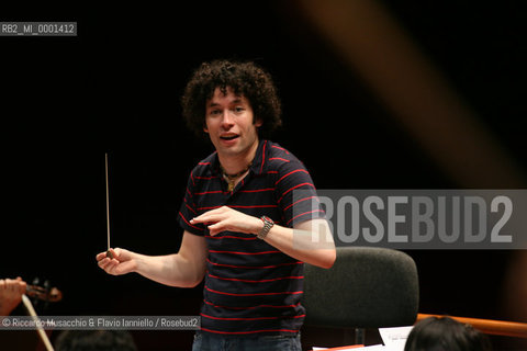 Rome Jul 19 2006 Auditorium Parco della Musica.The young venezuelan conductor Gustavo Dudamel during the reharsals with the Santa Cecilia Orchestra.  ©Riccardo Musacchio & Flavio Ianniello/Rosebud2