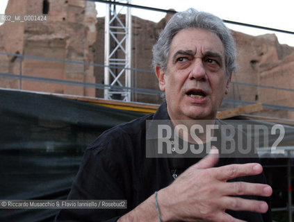 Roma, Caracalla 19 07 2005.Il maestro Placido Domingo dirige le prove di AIDA.Opera in quattro atti .Libretto di Antonio Ghislanzoni.Musica di Giuseppe Verdi .ORCHESTRA, CORO E CORPO DI BALLO DEL TEATRO DELLOPERA .In collaborazione con la Washington Opera .Ph Riccardo Musacchio  ©Riccardo Musacchio & Flavio Ianniello/Rosebud2